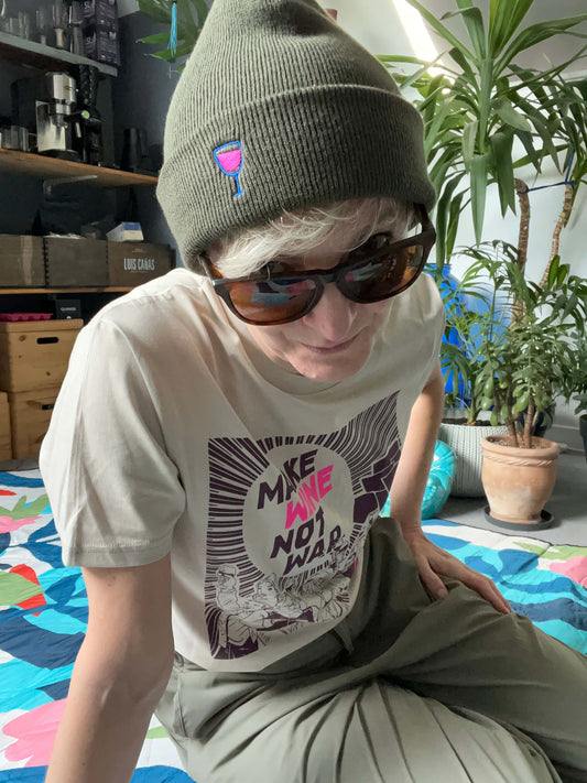 T-shirt Make Wine Not War | Dusty